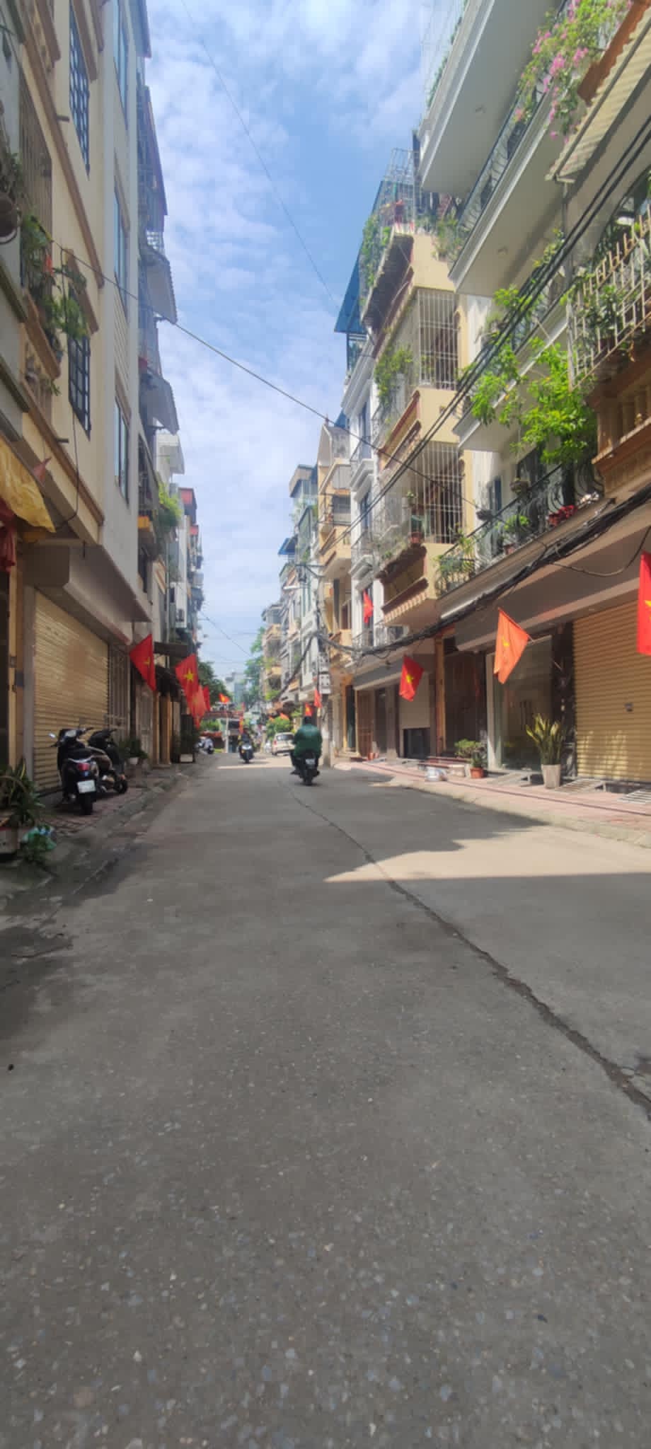 🔥 CHỈ DUY NHẤT 1 CĂN NHÀ - ÔNG CHỦ DÂN XÂY DỰNG XÂY TÂM HUYẾT - 5TẦNG - MỖ LAO HÀNG XÓM VĂN QUÁN - HÀ ĐÔNG 