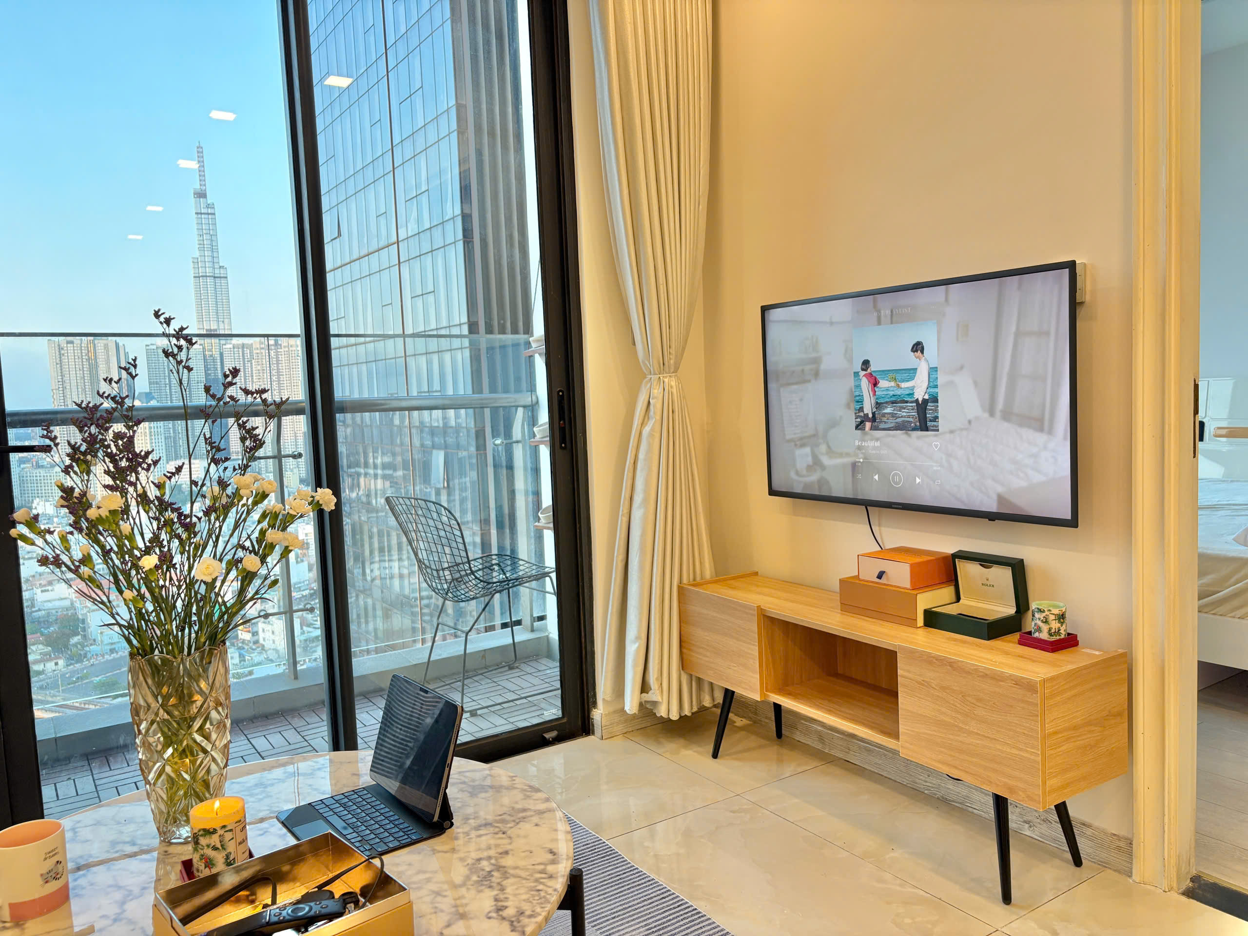 BÁN CĂN HỘ VINHOMES GOLDEN RIVER Q1, DT 70M2 (2PN2WC) SHR CHỈ 14.9 TỶ. LH:0906322053.