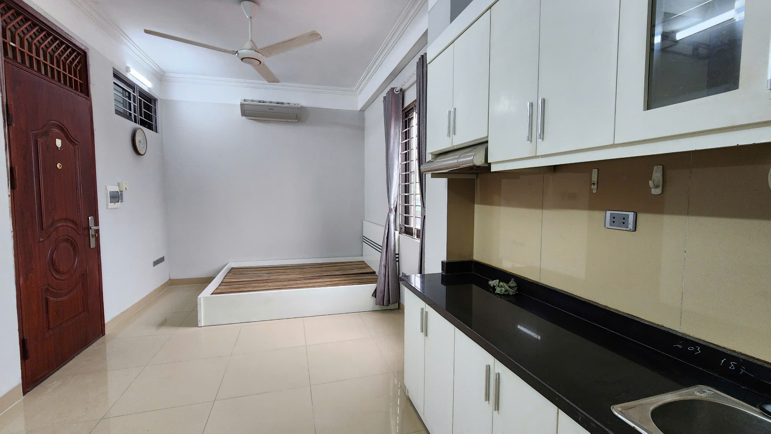 Cho thuê CCMN siêu sang phố Nguyễn Đình Hoàn Cầu Giấy, từ 3.2tr/th Lh:0913506880.